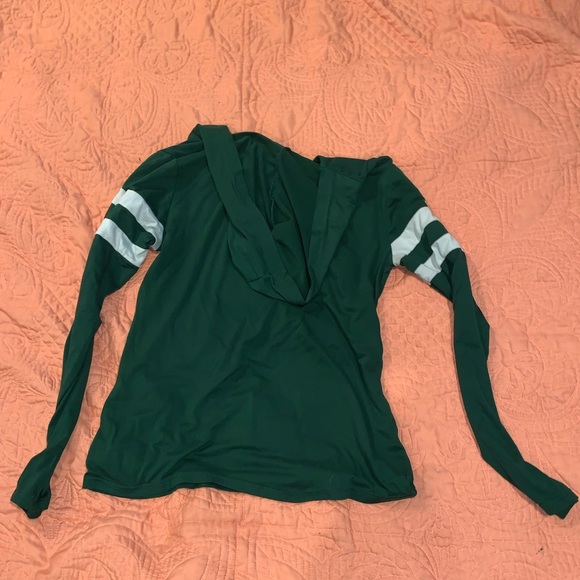 Microfiber super soft light weight hoodie more like a shirt - Picture 2 of 3